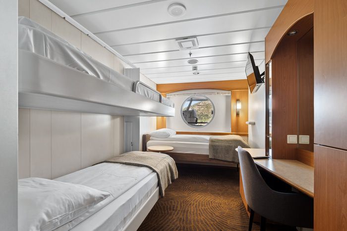 Polar Outside | Triple on upper or middle deck with window (restricted view)